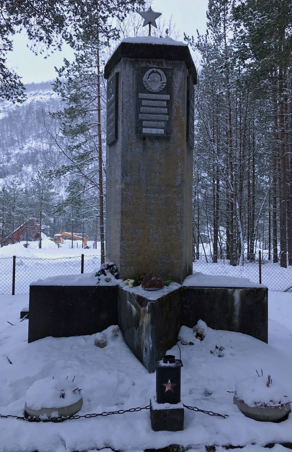 Beisfjord Monument 1